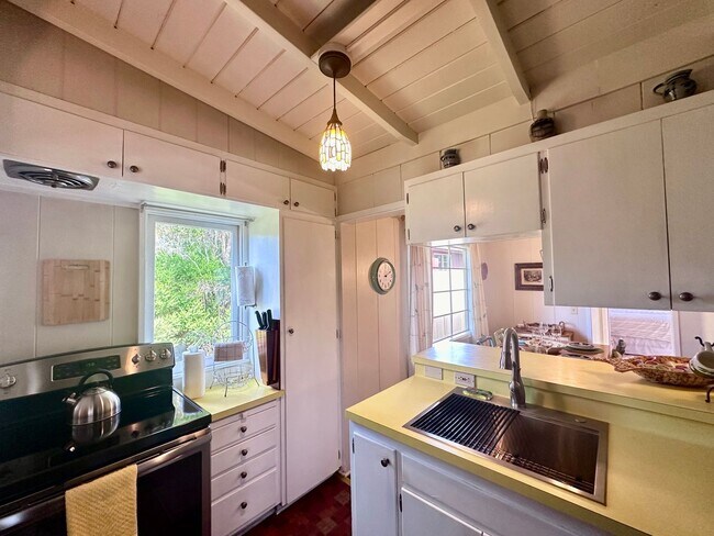Building Photo - Idyllic Fully Furnished Cottage in Asilomar Dunes Available Monthly