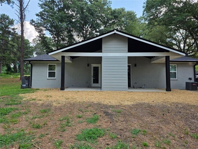 Building Photo - 300 Dallas Rd
