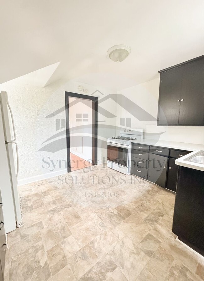 Building Photo - Bartley Ave 46 - 46 1/2