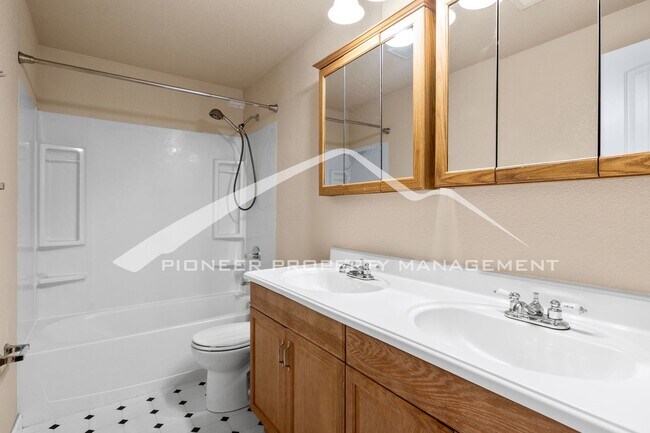 Building Photo - Spacious 4-Bed, 3.5-Bath Home with Walkout Basement, Oversized Deck enclosed yard, AC and 2-Car G...