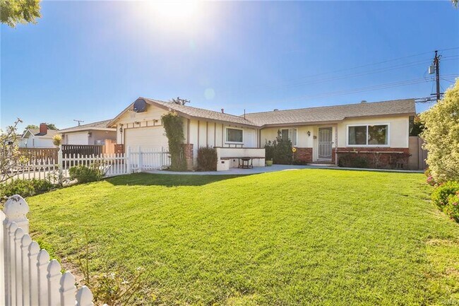 Building Photo - 15061 Drake Ln