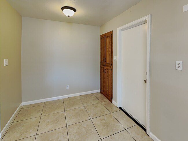 Building Photo - 4525 Brookfield Dr