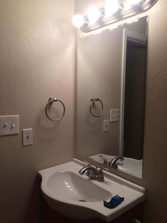 Building Photo - 4222 Monroe Dr