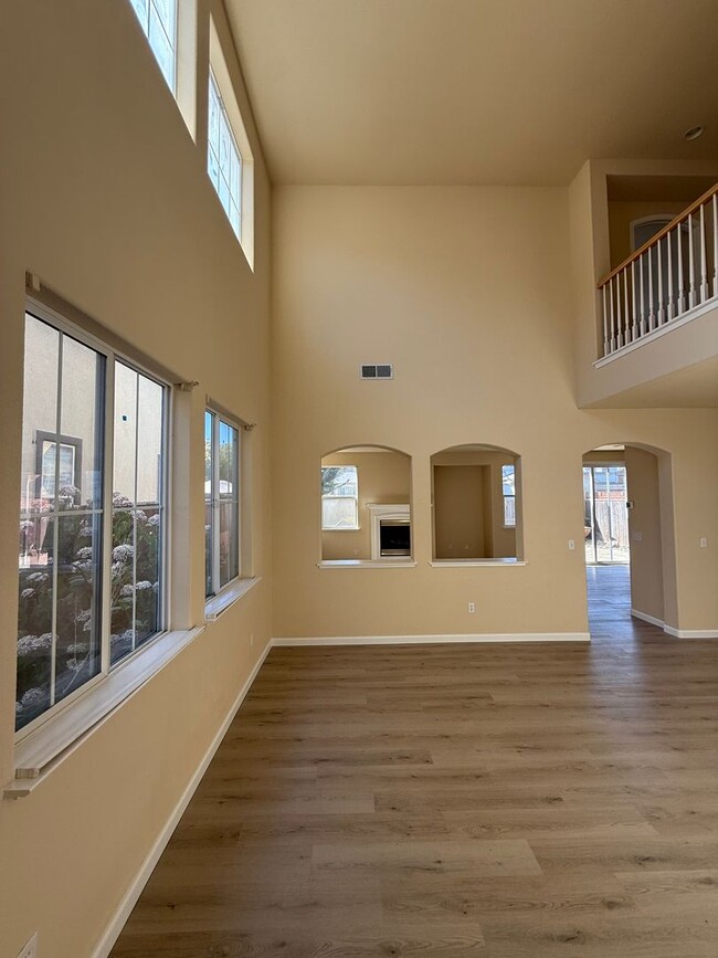 Building Photo - Come Check out this Lovely 4 Bedroom 2.5 B...