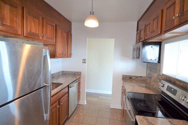 Building Photo - 4180 N Marine Dr