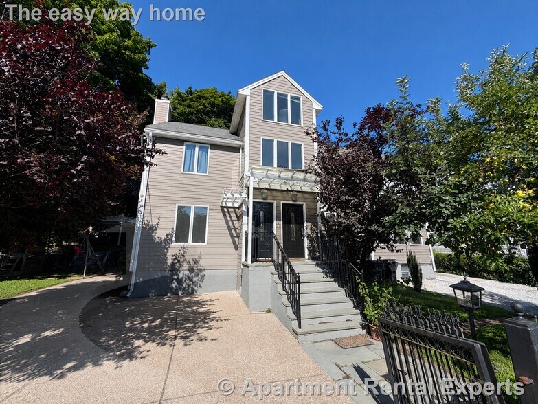 Building Photo - 167-169 Summer St Unit #1