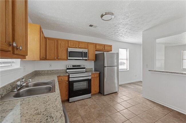 Building Photo - 210 Tanglewood Ln