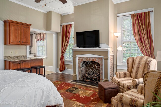 Building Photo - 105 Florence St SW