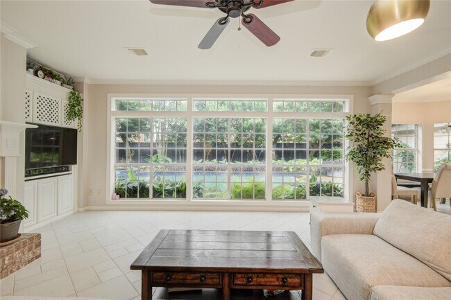 Building Photo - 3902 Lyndhurst Pl