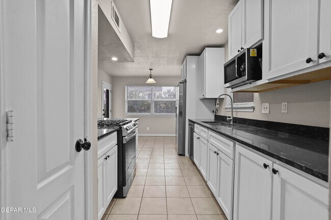 Building Photo - 13713 Paseo del Mar Dr