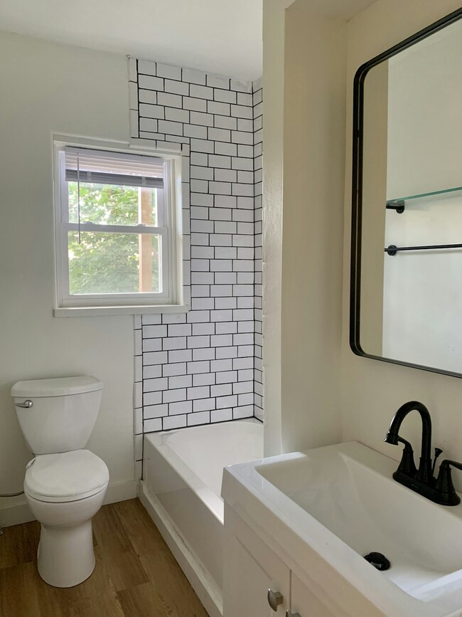 Building Photo - 436 Ripple St