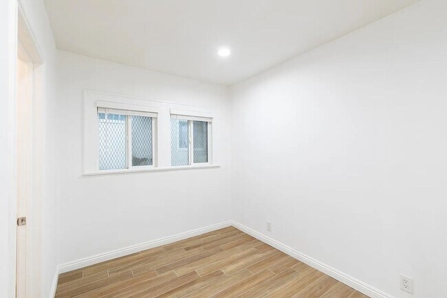 Building Photo - Bright and airy 2-bedroom 2-bath in Mid- City
