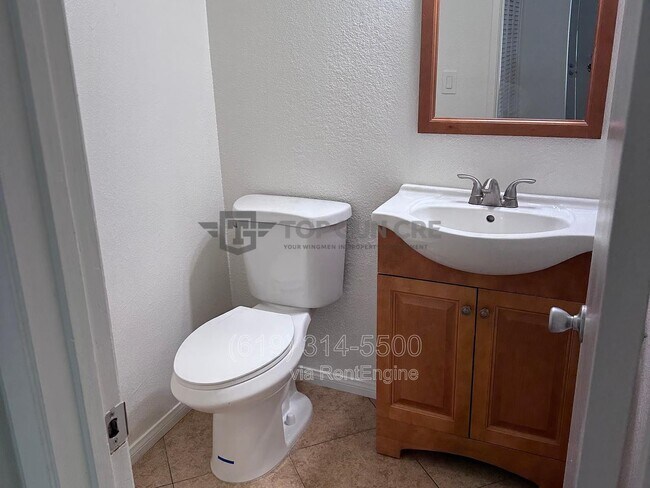 Building Photo - 1182 Holly Ave