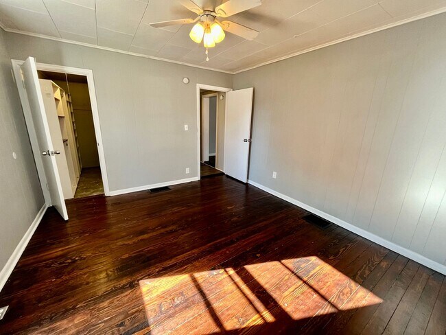 Building Photo - Spacious single family home in Independenc...