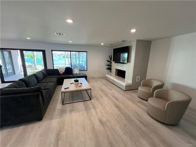 Building Photo - Stunning Lakefront Retreat in Gated Canyon...