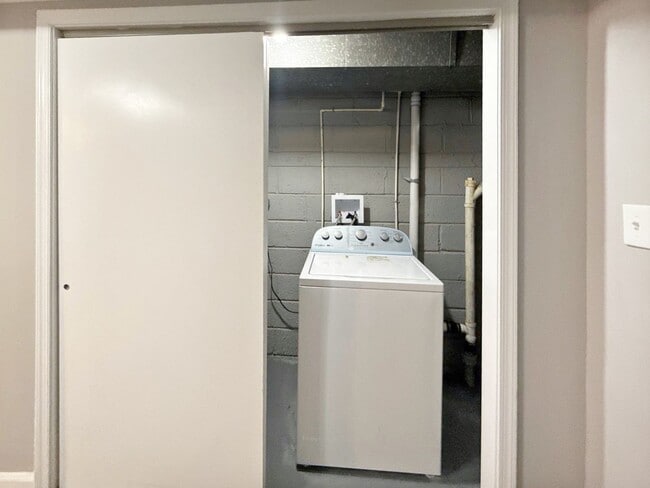 Building Photo - Updated 3BR Home with Bonus Lower-Level Space & Off-Street Parking