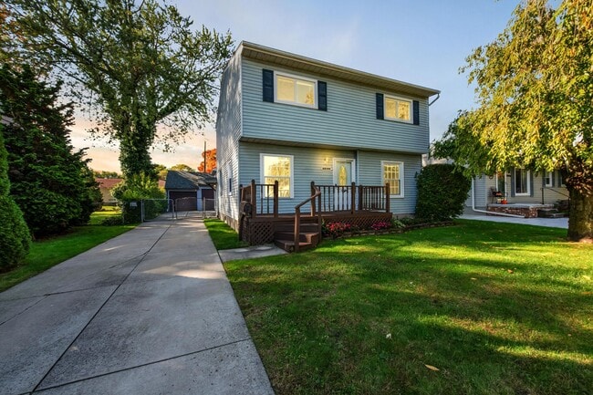 Building Photo - 22100 Revere St