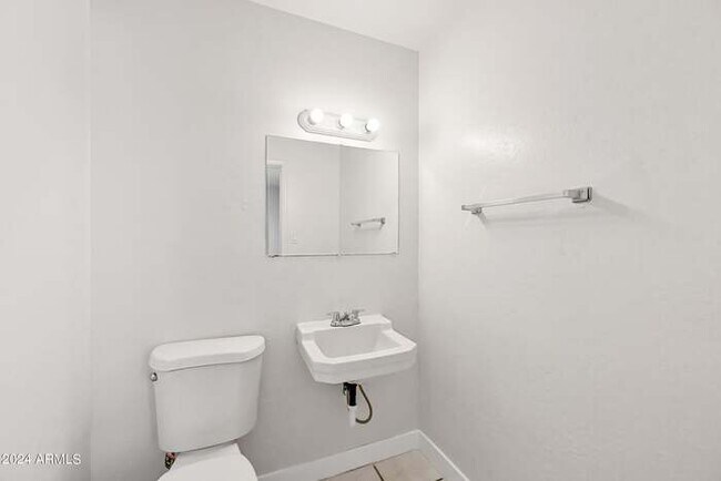 Building Photo - 3 bedroom