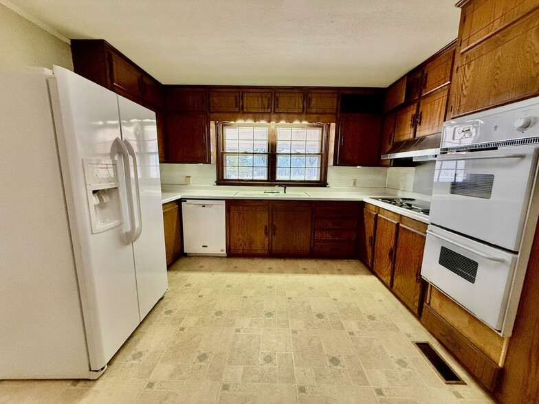 Building Photo - 1880 Atoka Idaville Rd