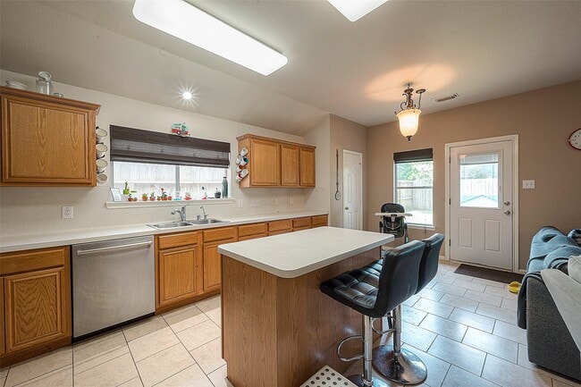 Building Photo - 1602 Rustic Hollow Ln