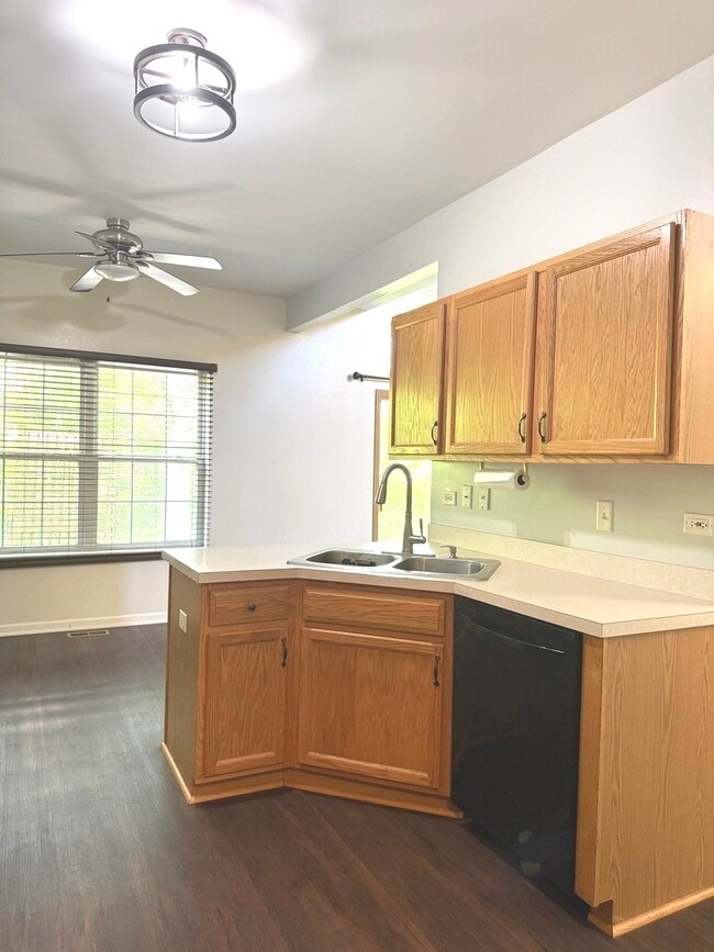 Building Photo - 4013 Oak Tree Ln