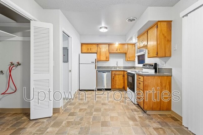 Building Photo - 6507 Kansas St