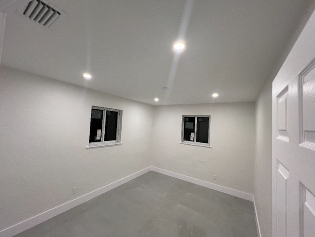 Building Photo - 5300 NW 25th Ave