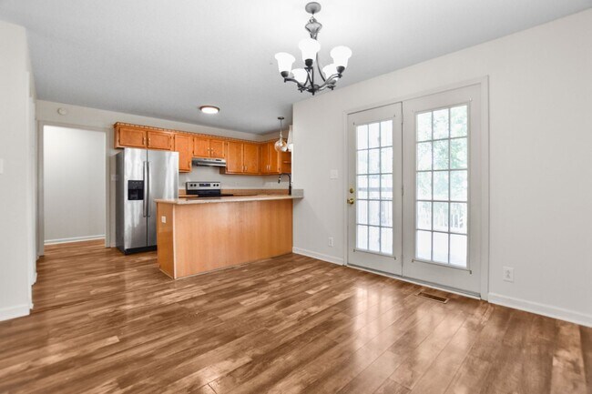 Building Photo - Three Bedroom in Sango!