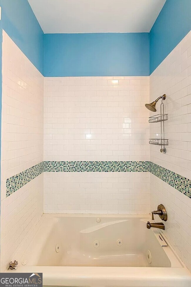 Building Photo - 1282 Monroe Dr NE