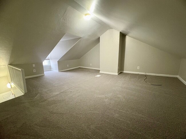 Building Photo - 3 Bedroom 2 Bathroom in York!