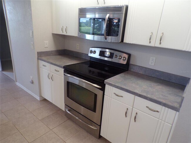 Building Photo - 2732 Royal Palm Dr