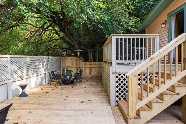 Building Photo - 720 Mollie St SE