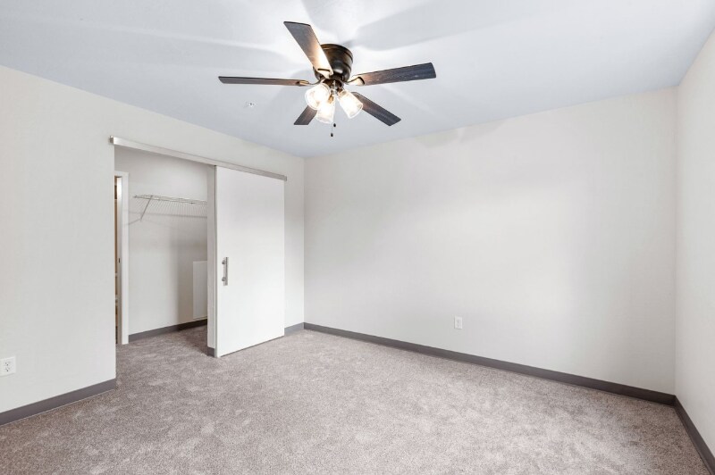 Building Photo - 352 Deschane Ave