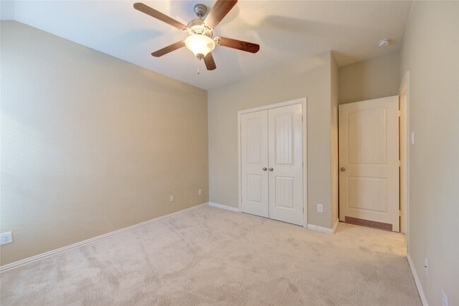 Building Photo - 6519 Point Hollow Ln