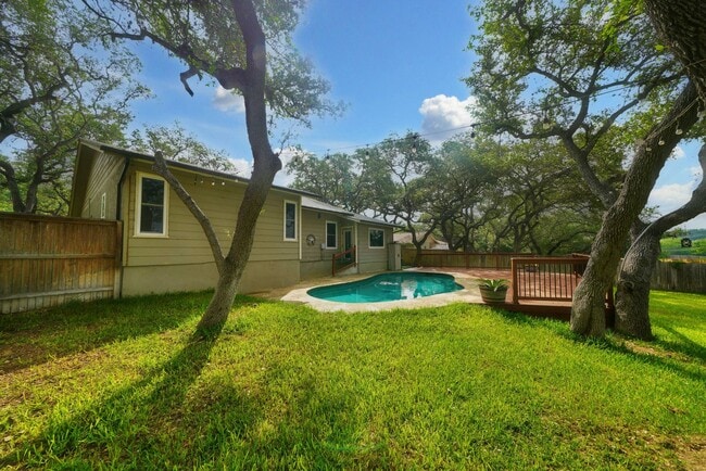 Building Photo - Charming and Centrally Located Home Now Available with Inground Pool. Realtor Commmission:$750