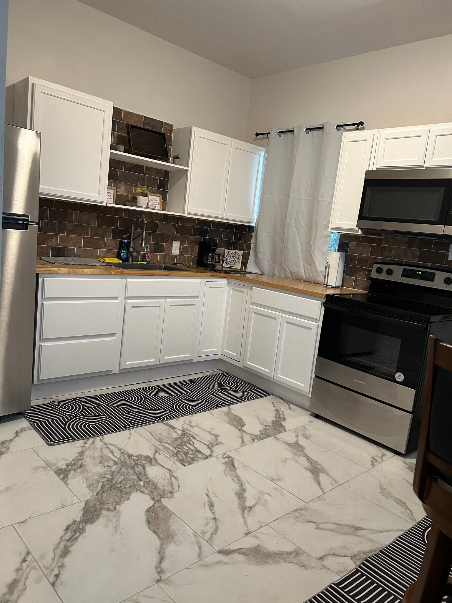 Building Photo - 810 Hays St