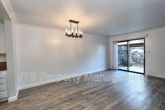 Building Photo - 9 Derow Ct