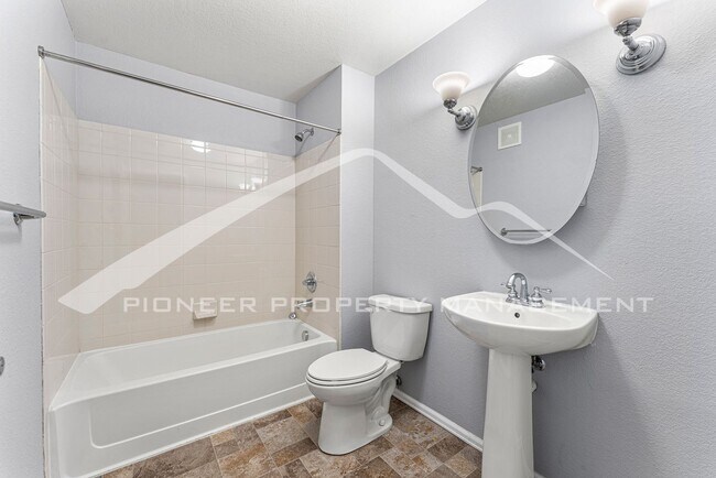 Building Photo - Spacious Condo with central AC and 2 Included Parking Spaces.