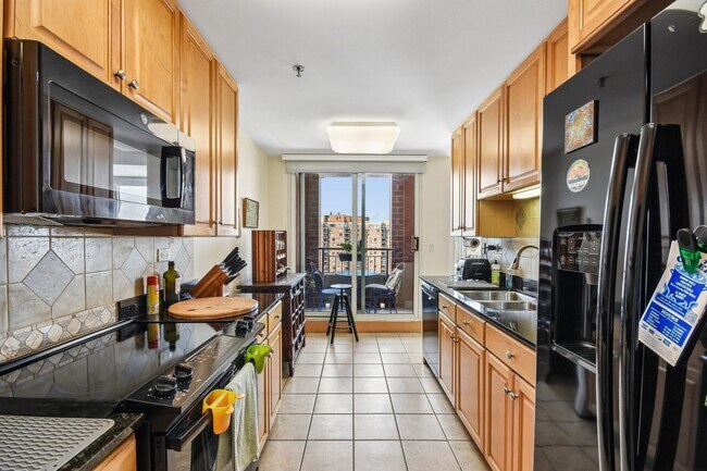 Building Photo - 77 S Evergreen Ave