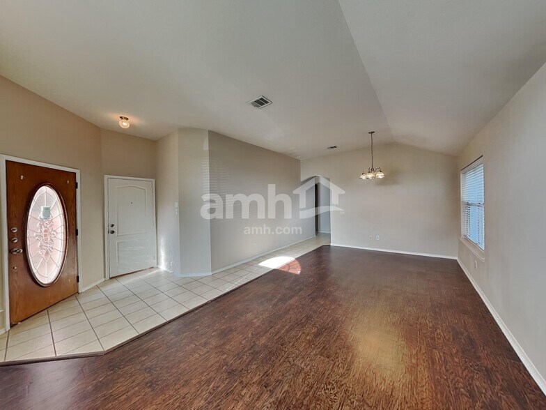Building Photo - 9053 Weller Ln