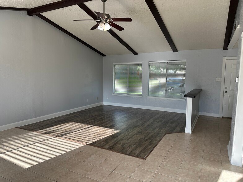 Building Photo - 2109 Cedarcrest Dr