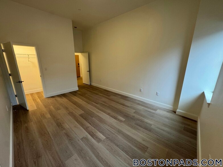 Building Photo - 1079 Commonwealth Ave