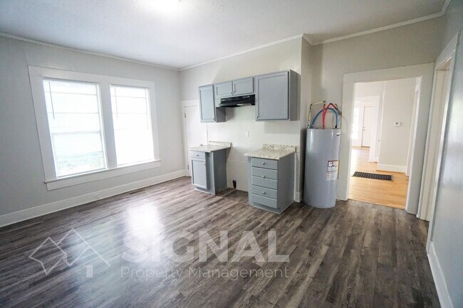 Building Photo - 4335 Jackson St