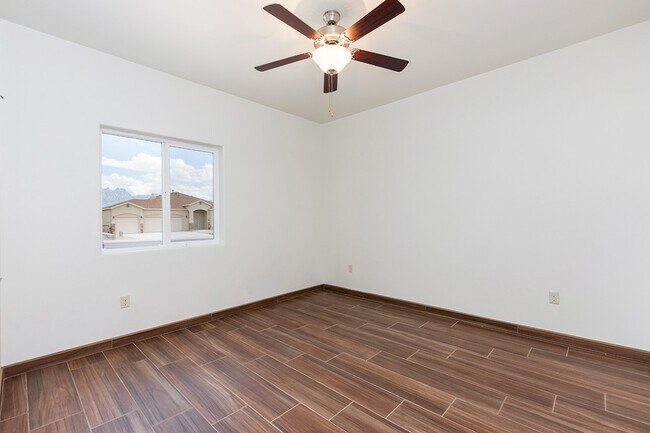 Building Photo - 4507 Mesa Central Dr