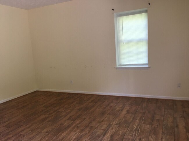 Building Photo - 107-111 Aidens Way