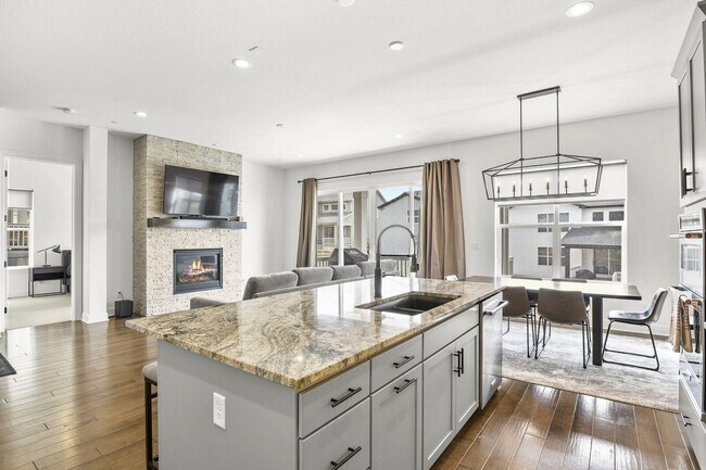 Building Photo - Contemporary 3Bed/2Bath House in Castle Rock