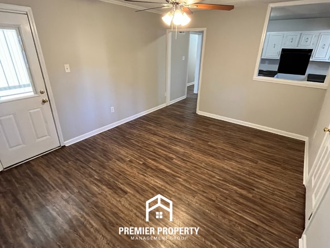 Building Photo - 4702 Chevron Rd