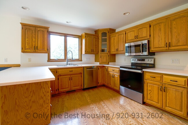 Building Photo - N9429 Rosebud Ln
