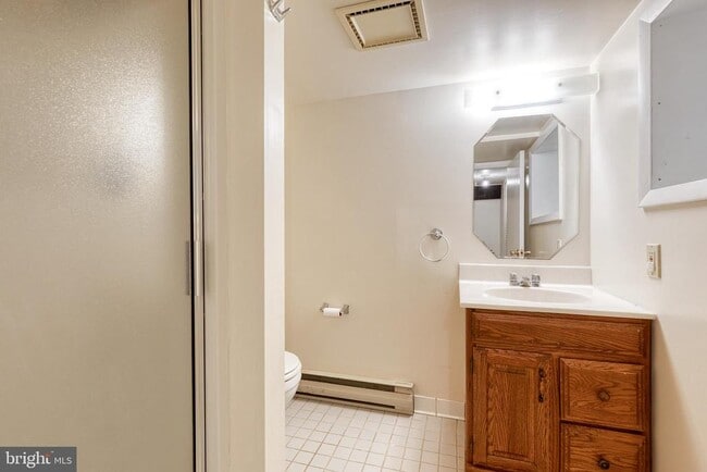 Building Photo - 401 E Lake Ave