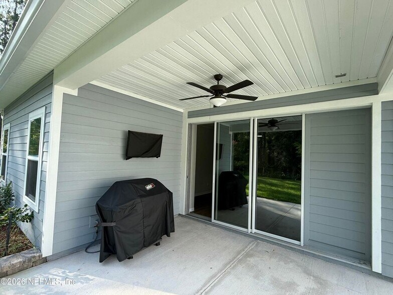 Building Photo - 323 Holly Forest Dr